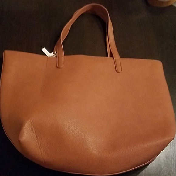 SALE 1 left!Vegan leather oversized tote - Picture 2 of 8